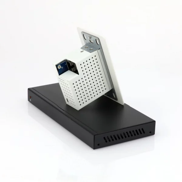 Single Gang USBC / HDMI USB Auto-Switch wall plate, Includes receiver. - Image 2